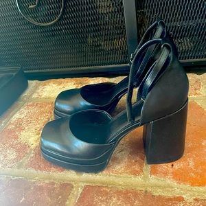 Black chunky heeled shoes